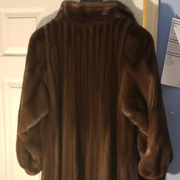 Mink Coat - Picture 4 of 6